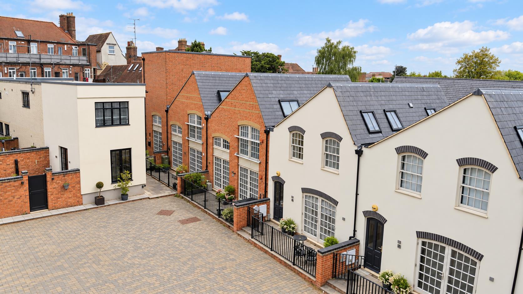 2 bed property in Old Mustard Mews, Newport Pagnell